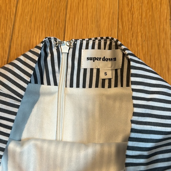 Superdown Leti Tie Down Front Skirt Size S - Picture 3 of 4